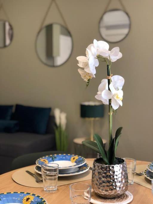 Lechappee Belle Metro 9 Wifi-Clim-Parking Free-Netflix Apartamento Montreuil  Exterior foto